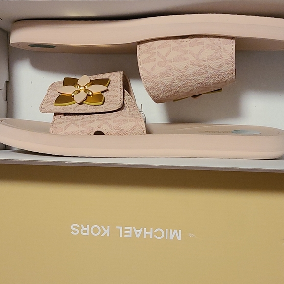 Nitb Michael Kors charmed mini logo slide sandals - Picture 2 of 7